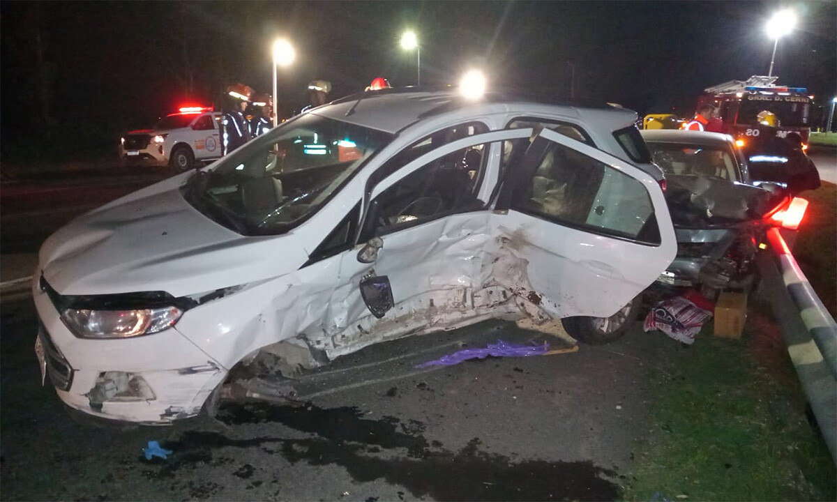 Cuatro personas heridas por fuerte choque en la Ruta 3 - La Brújula 24