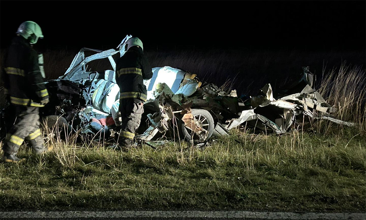 Tragedia en la Ruta 3: una persona muri贸 en un accidente entre un auto y un cami贸n - Image 2
